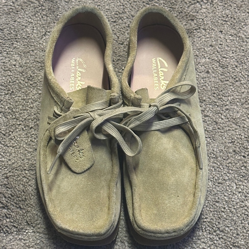 Clarks Wallabees Women's Suede Ankle Shoes in Tan